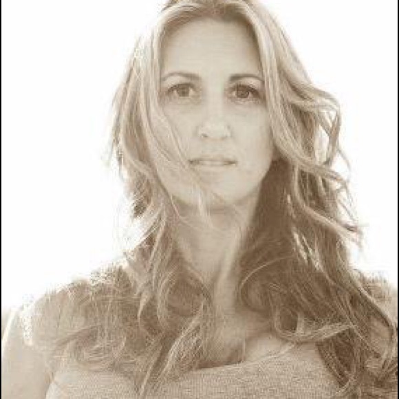 Meet your Posher, Amy - Picture 2 of 2